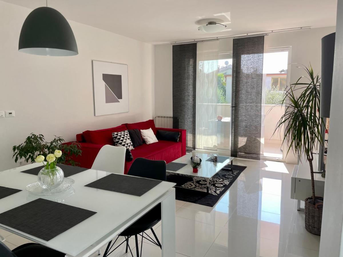 Apartments Bloom Near The Beach 포레치 외부 사진