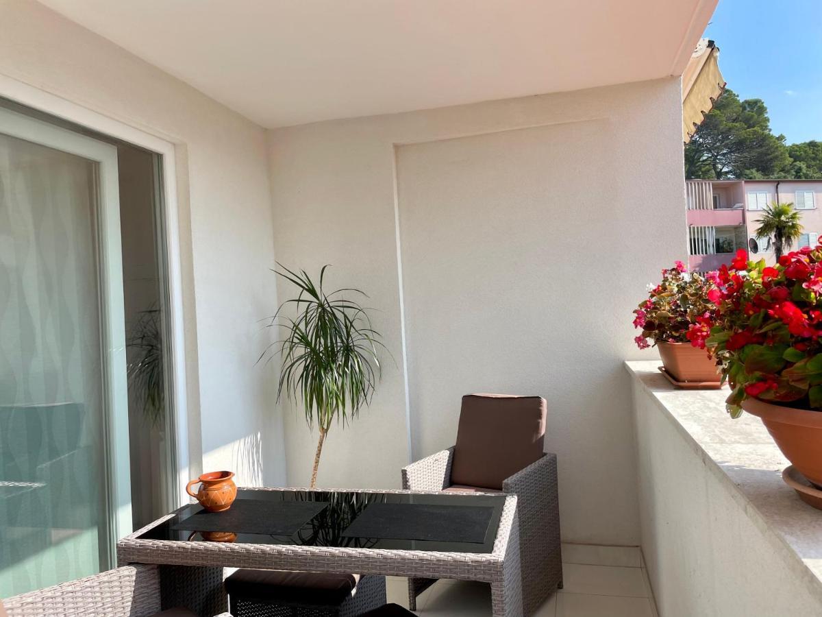 Apartments Bloom Near The Beach 포레치 외부 사진