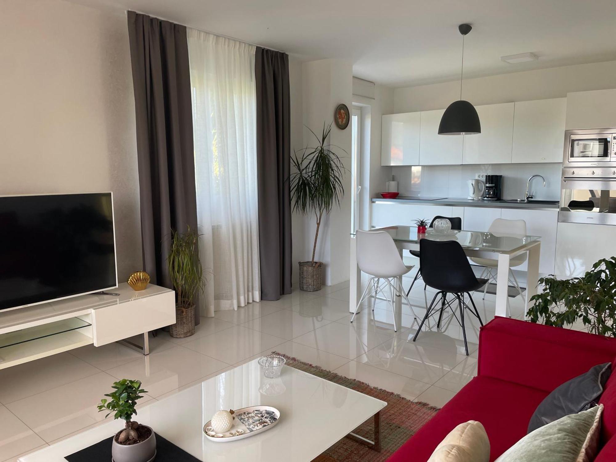 Apartments Bloom Near The Beach 포레치 외부 사진